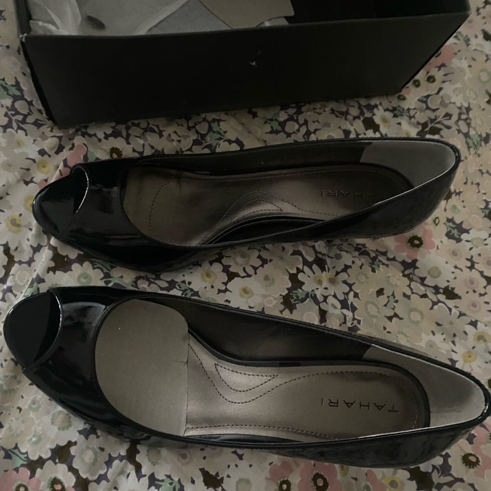 Marie open toe patent leather like new never been worn heel shoes Size 9 Tahari
